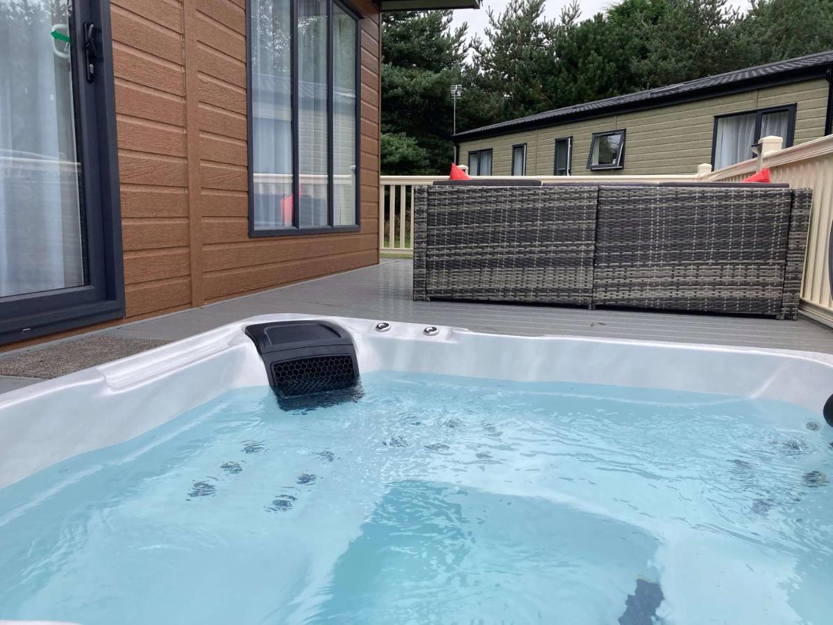 Gleneagles Lodge With Hot Tub York Eksteriør billede